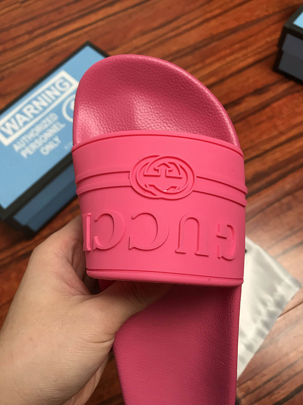 g*u*i sandals