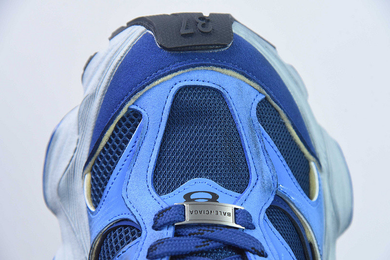 bc cargo sneaker