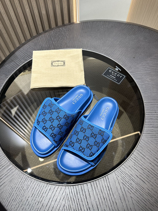 g*u*i sandals