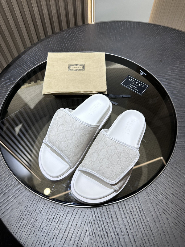g*u*i sandals
