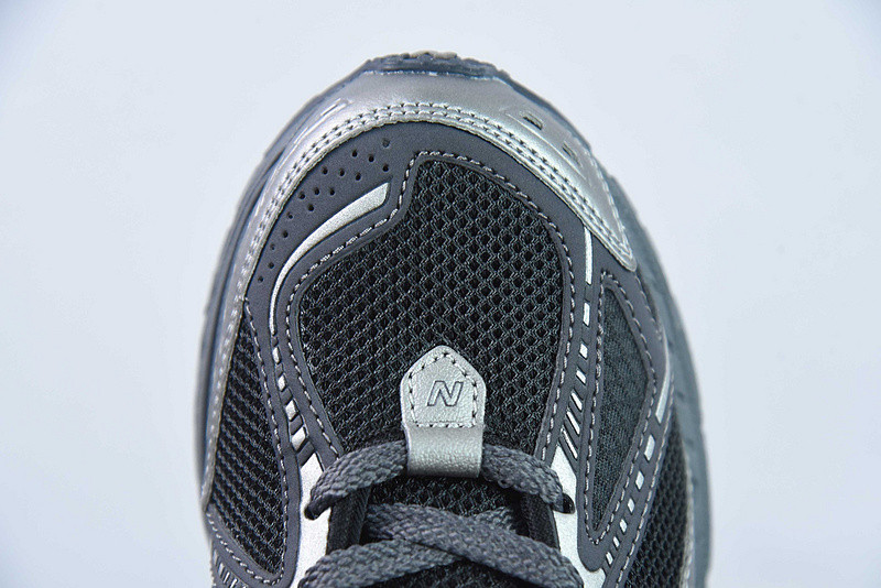 NEW BALANCE SNEAKER