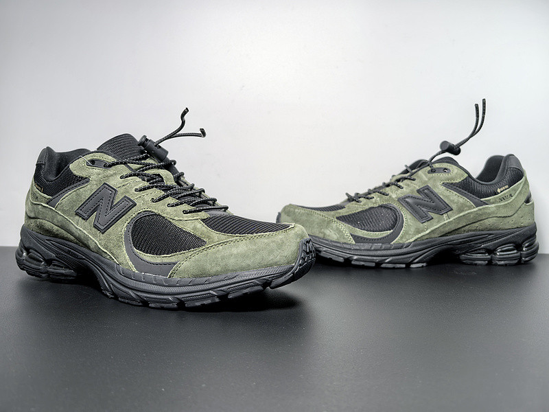 NEW BALANCE SNEAKER