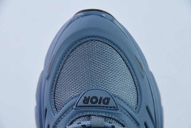 DIO* SNEAKER