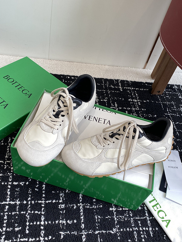 b0tte*a Ven*ta sneaker