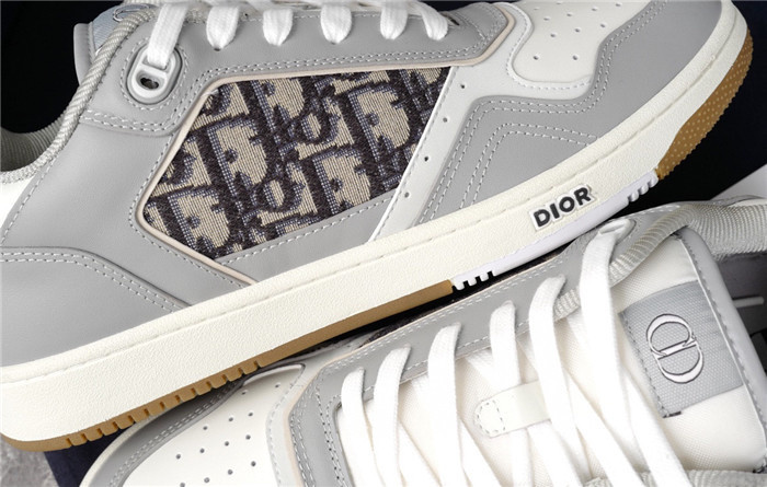 dio* sneaker