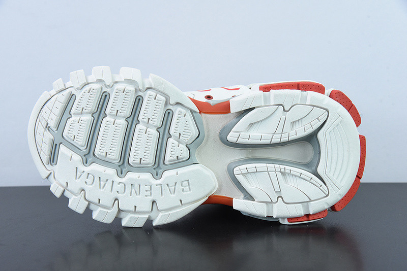 bc track sneaker