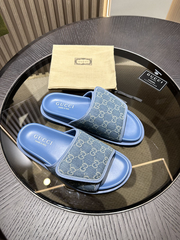 g*u*i sandals
