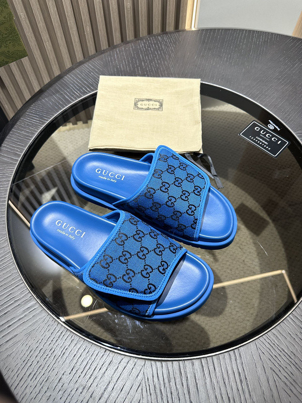 g*u*i sandals