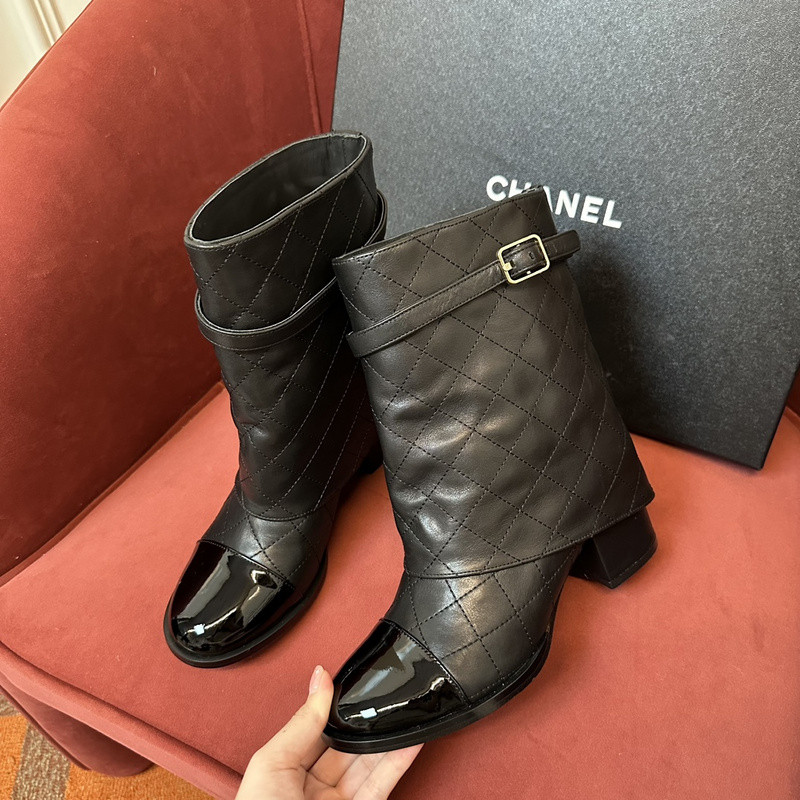 Ch*el sneaker