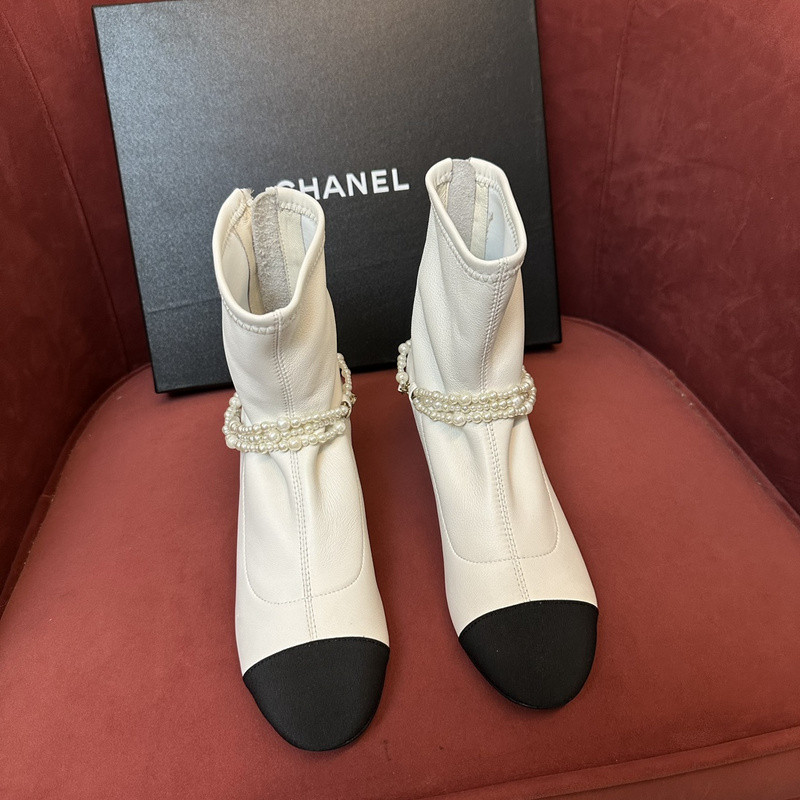 Ch*el sneaker
