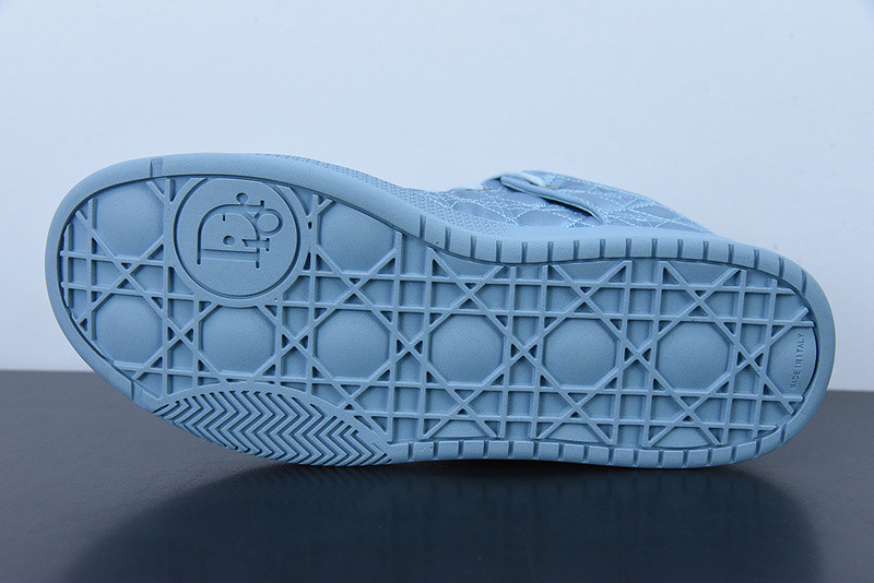 dio* sneaker