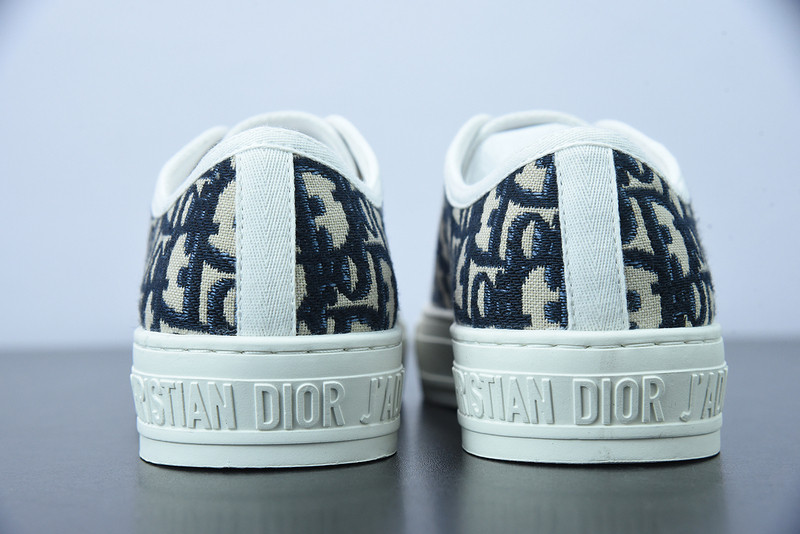 dio* low-top walk
