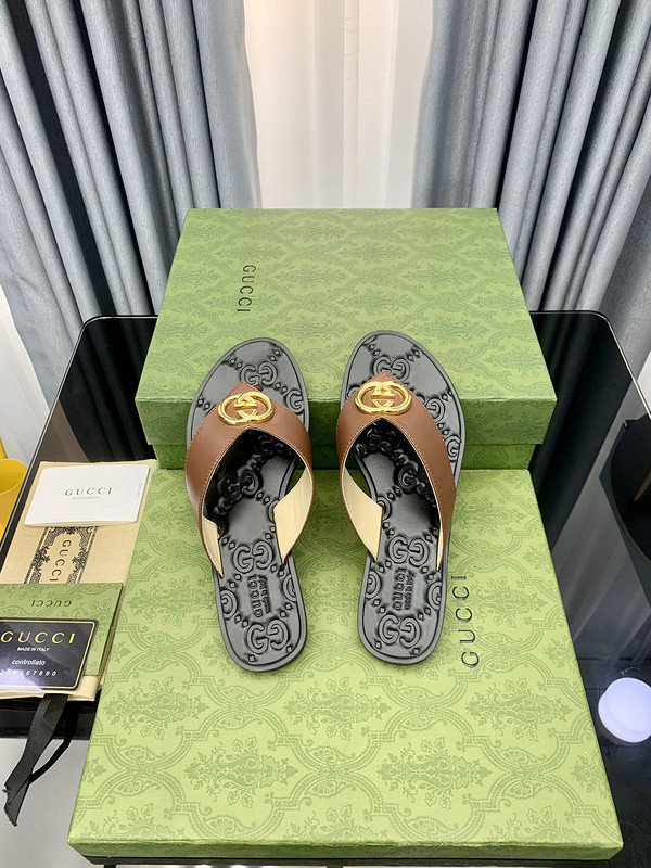 g*u*i sandals
