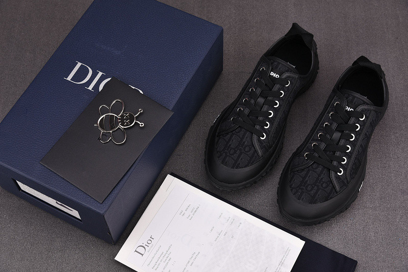 dio* sneaker
