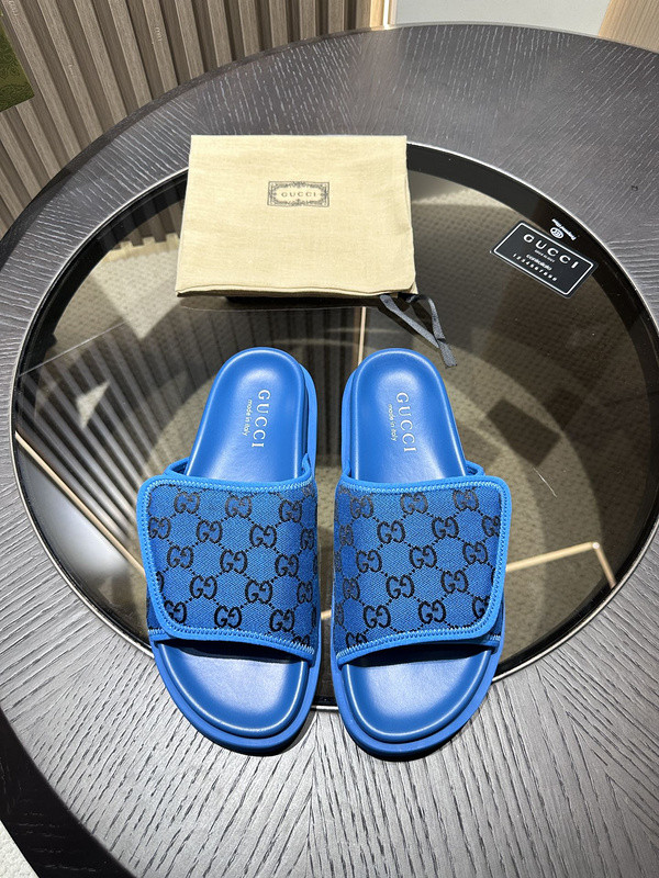 g*u*i sandals