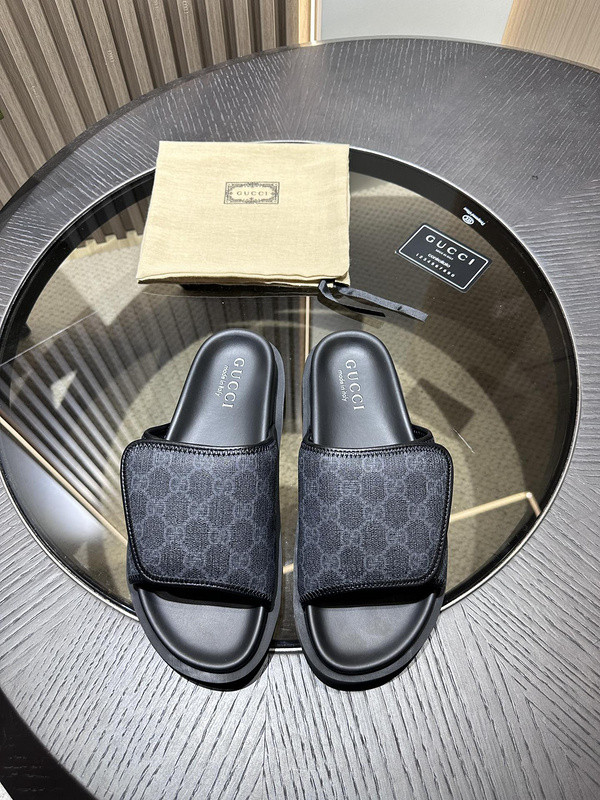 g*u*i sandals