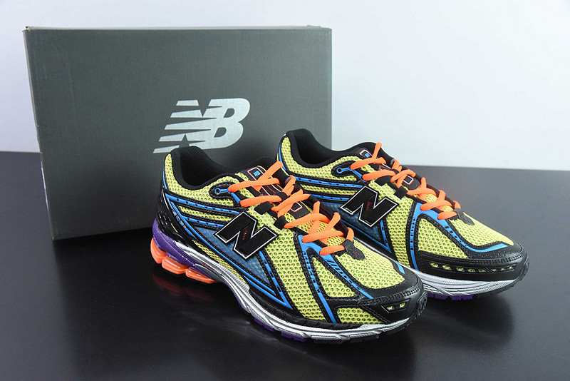 NEW BALANCE SNEAKER