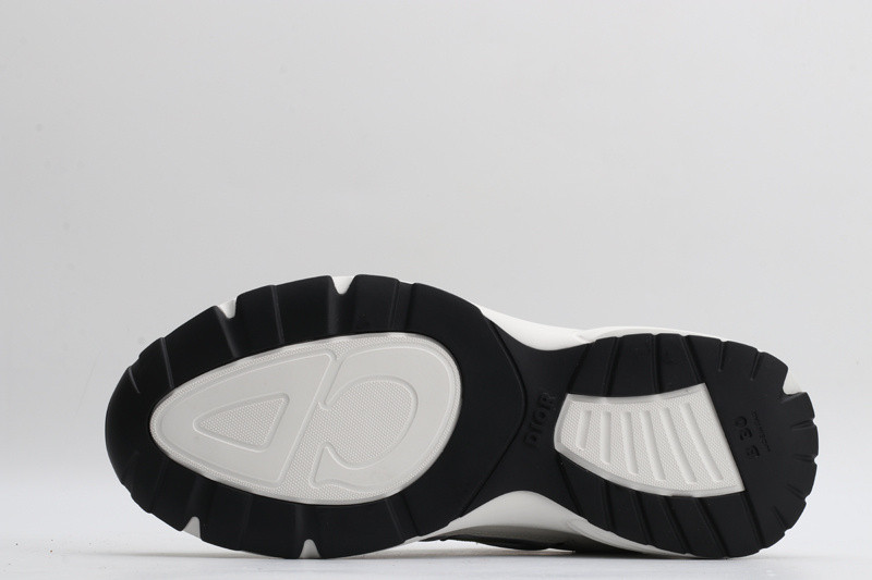 dio* sneaker