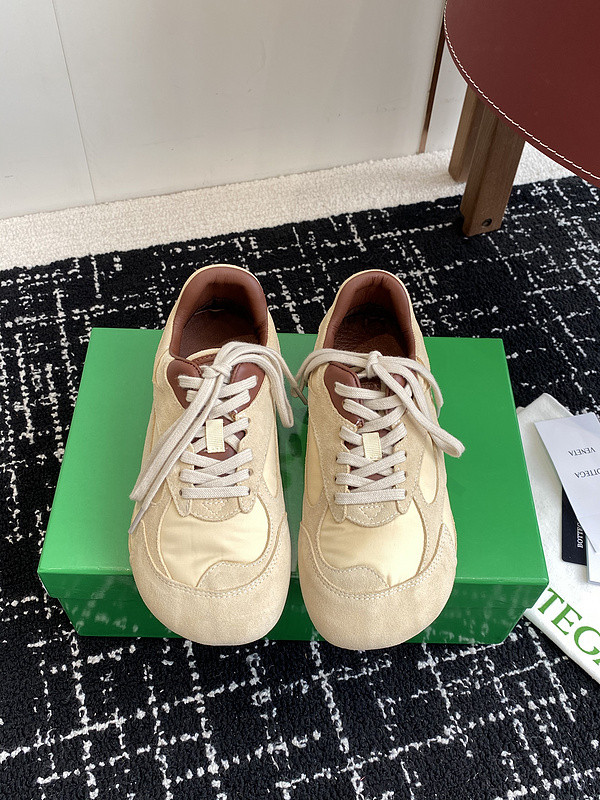 b0tte*a Ven*ta sneaker