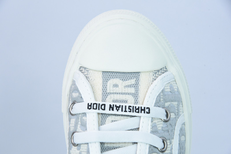 dio* low-top walk