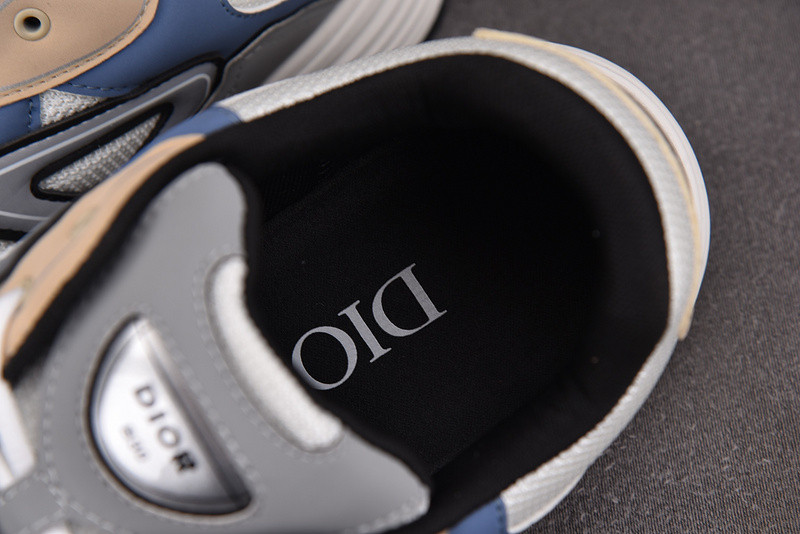 dio* sneaker
