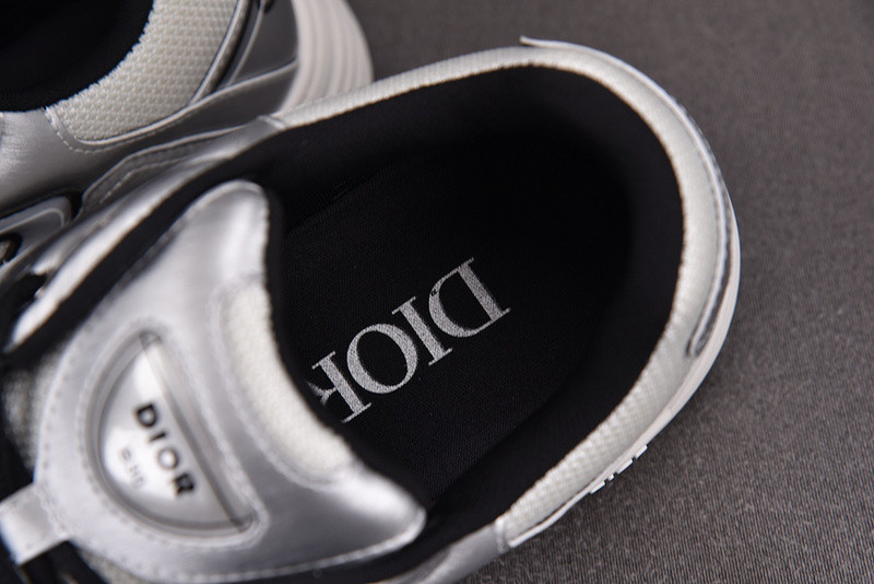 dio* sneaker