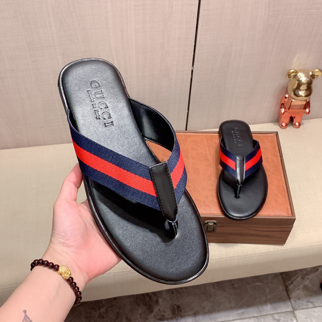 G*u*i sandals