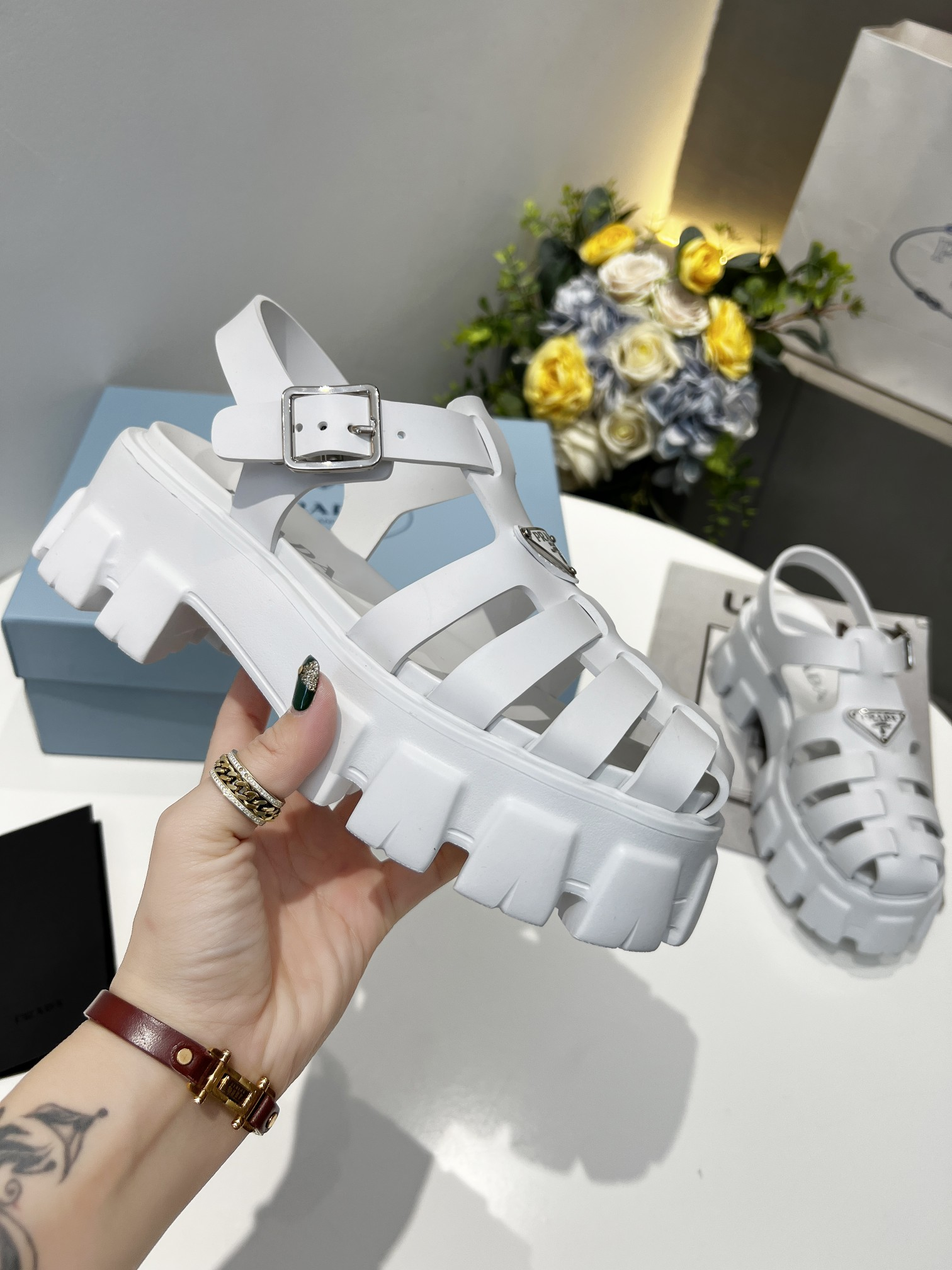 Pra*a sandals